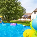 Hotell Familienresort Usedom - Ihr Entspannter Familienurlaub Mit Abenteuerspielplatz & Der Laengsten Wasserrutsche Im Deutschen Teil Der Insel Usedom Trassenheide